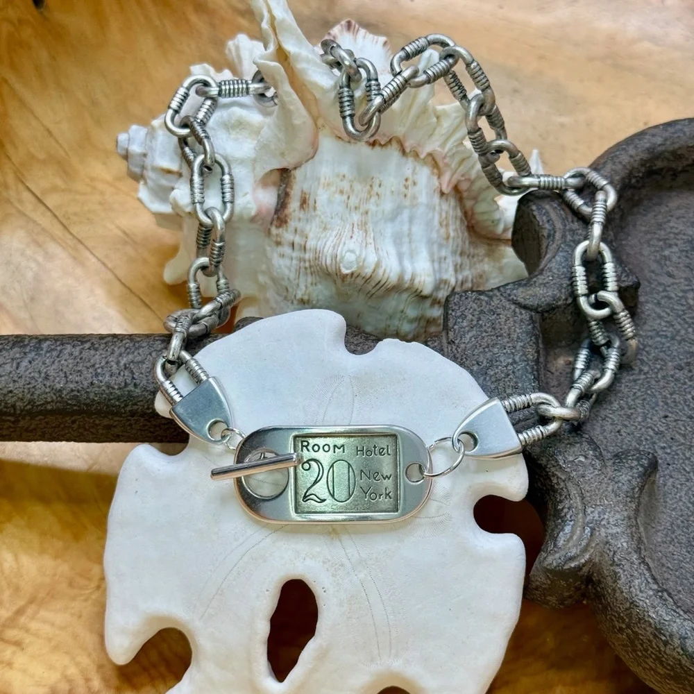 Vintage Hotel room key necklace - Picture 2 of 3